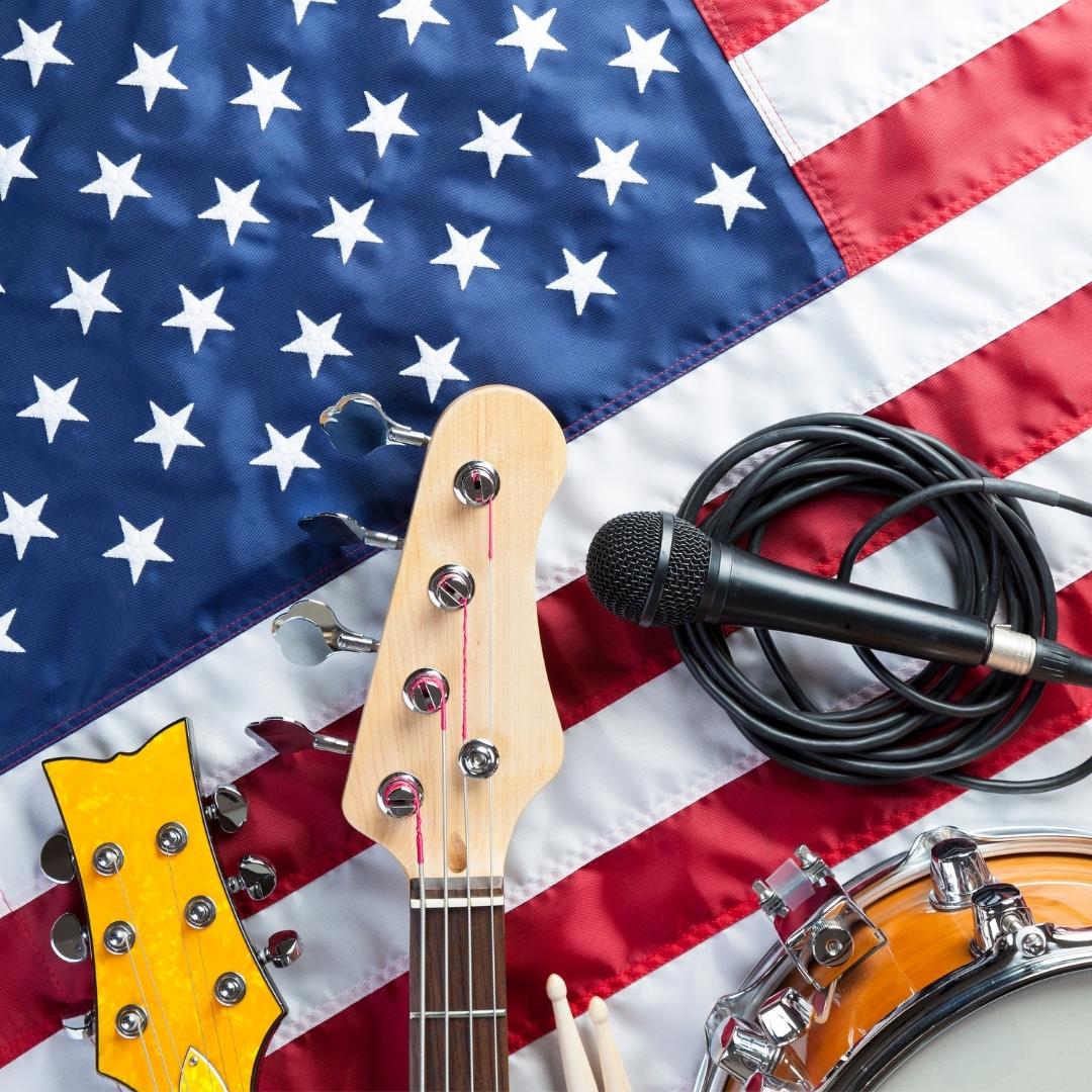 Imagem da Bandeira dos Estados Unidos e instrumentos musicais se referindo a Playlist de Música Americana direto de Nashville